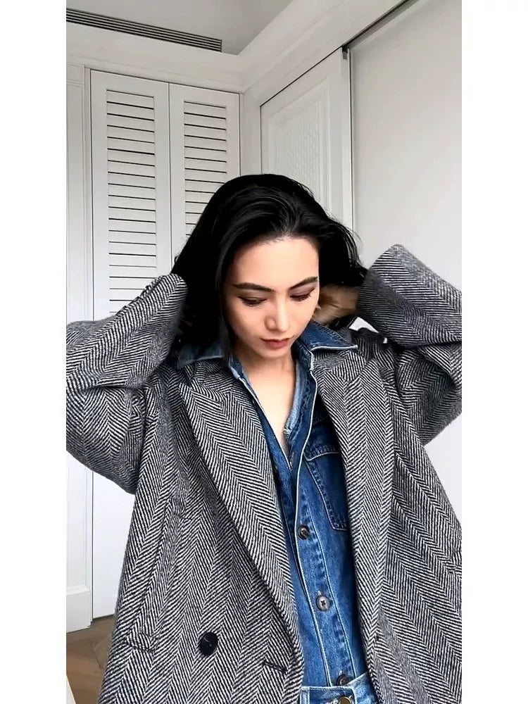 2025 Payız Mövsümü Yeni Qadınlar üçün Amerika Retro Rahat Təsadüfi Stil Tənbəl Dizaynlı Denim Köynək