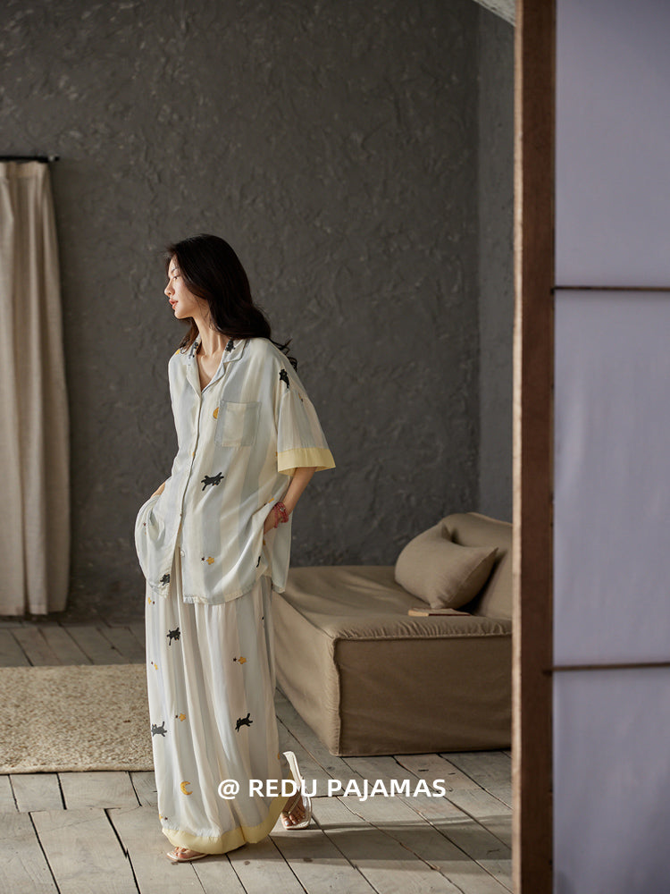 Qısqanc pijama qadınlar üçün yay buz ipək qısaqol şalvar şirin pişiklər sinə yastığı ilə birlikdə çöldə geyinilə bilər hamısı bir yerdə ev paltarları dəsti