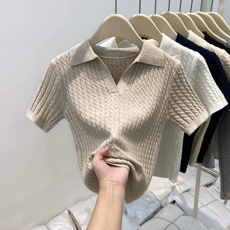 Retro cable knit polo shirt, short sleeve knit shirt, women's 2025 summer new fashion, V-neck, slim fit, short shirt, fashionable.