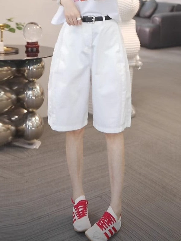 Bu ilin ən dəbli böyük ölçülü gündəlik geniş ayaqlı qısa şalvarlar böyük ölçülü qadınlar üçün çox yönlü və şıkdır, yay üçün mükəmməldir. Onlar dəbli, geniş bədən quruluşuna malik və arıqladır.