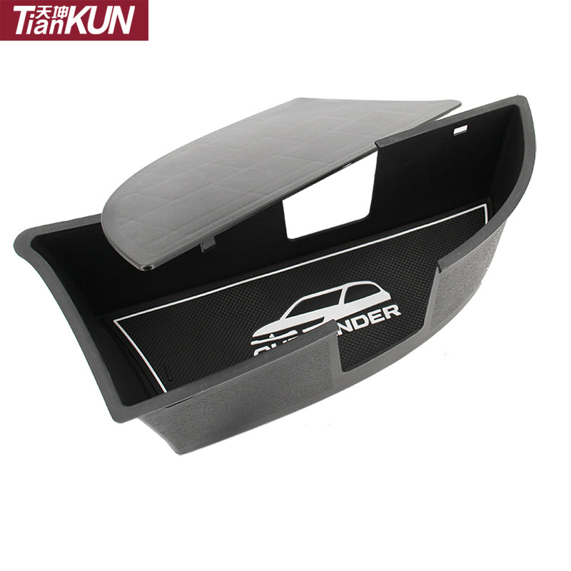 Yan saxlama qutuları, alət qutuları və baqaj üçün saxlama bölmələri, eləcə də 5/7 oturacaqlı modifikasiyaları olan 2016-2022 Outlander.