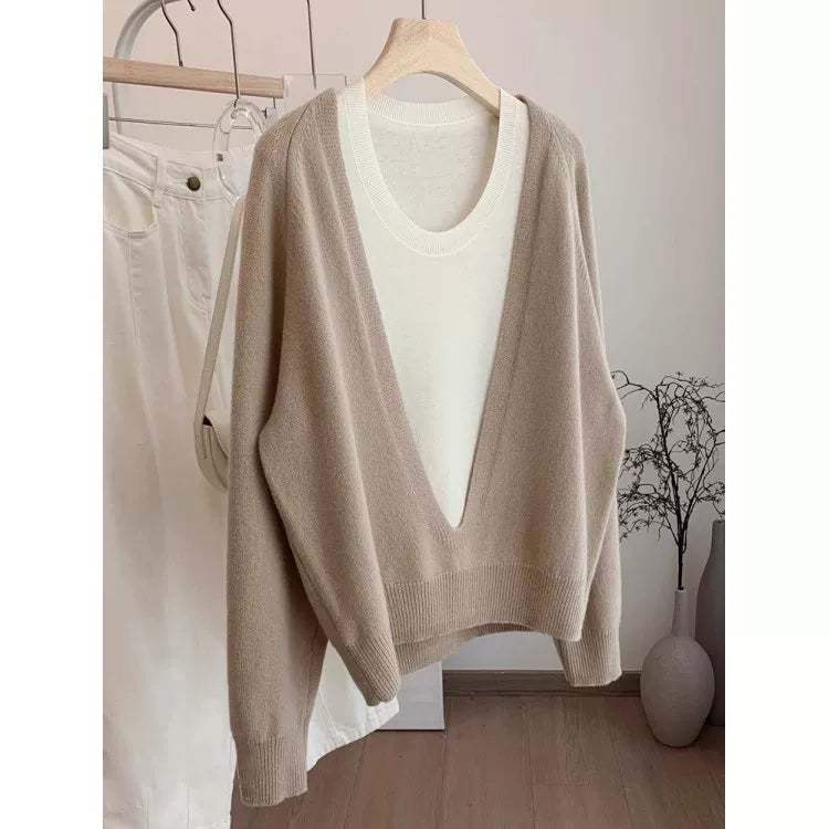 Hong Kong style retro layered two-piece knitwear set for women, spring 2024, fashionable and unique V-neck multifunctional sweater.
