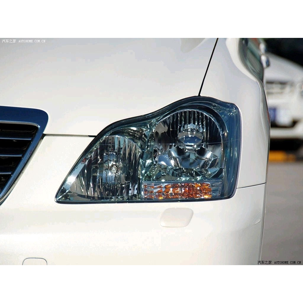 2005-2009-cu illərin 12-ci nəsil Toyota Crown fara dəstinə, köhnə Crown fara ksenon yarı dəstinə aiddir