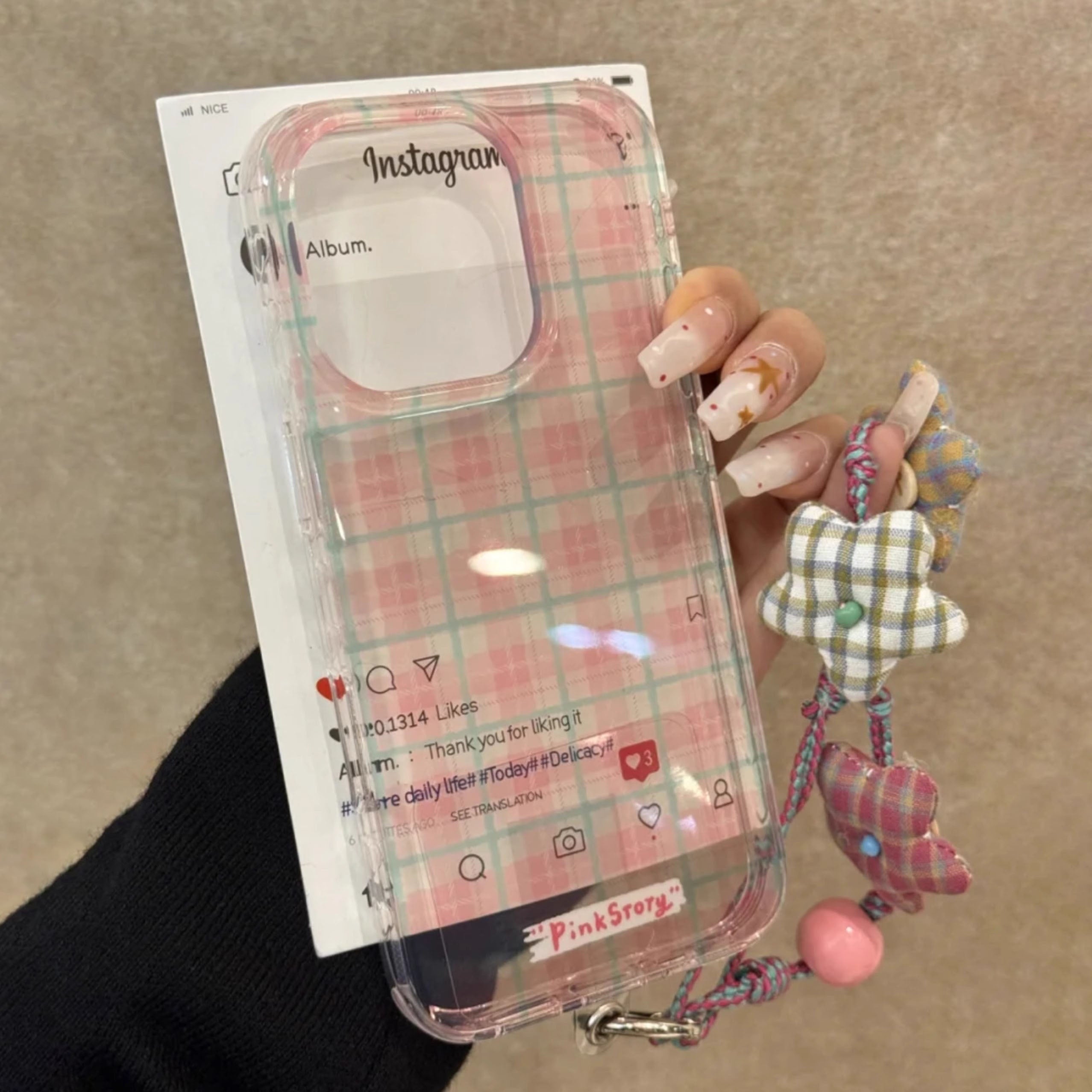 Koreya üslublu zərif çəhrayı və yaşıl plaid Apple 16promax mobil telefon qutusu üçün uyğun yeni yüksək səviyyəli 15 lanyard ilə 14 şəffaf 13 kreativ iphone16pro niş qadın qutusu 17promax dəsti