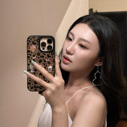 iPhone 17 Air, 16 Pro Max və 15/14/13/12 seriyaları ilə eyni stildə olan Apple iPhone-ları üçün fərdiləşdirilmiş çəhrayı leopard naxışlı Hello Kitty güzgü maqnit qutusu.