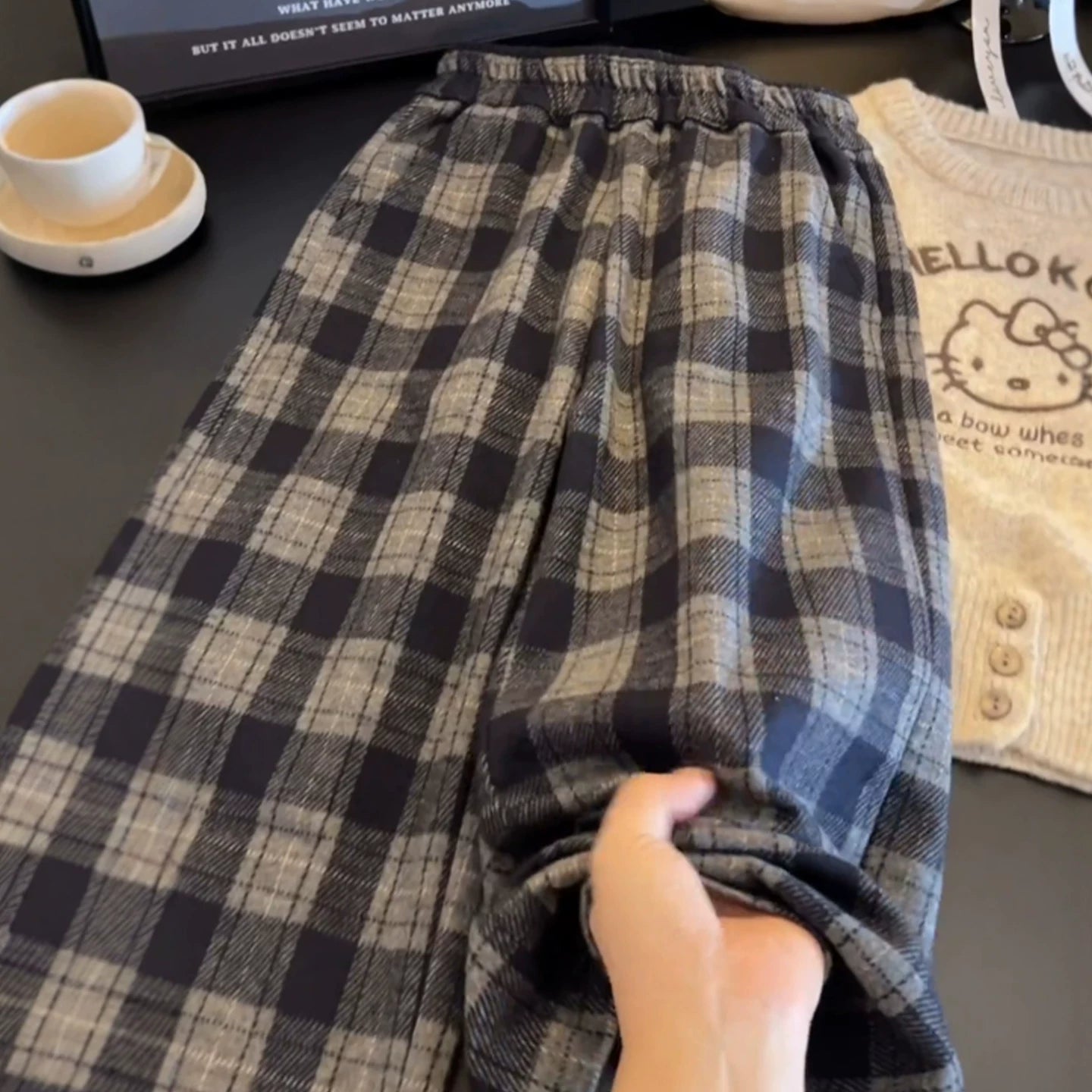 Qızlar üçün super şirin uşaq toxunma sviteri, Hello Kitty pişik sviteri, 2025-ci il üçün yeni payız stili, dəbli top.