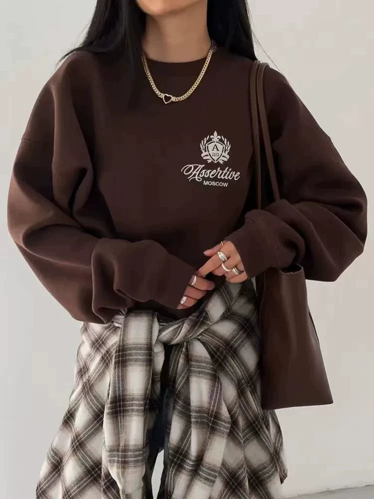 Avropa və Amerika üslubunda çaplı hərfli dairəvi yaxalı sviter