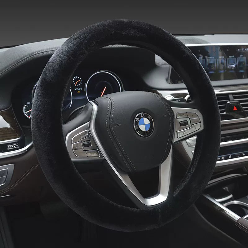 Car steering wheel cover, soft, warm, non-slip, soft and comfortable for winter, universal car interior accessory.