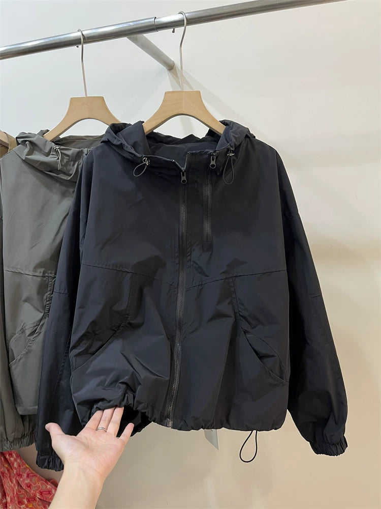 Qadınlar üçün 2026 Yaz Yeni Avropa Stilində Başlıqlı İş Geyimi Beysbol Gödəkçəsi, Dəbli Kiçik Boş Qısa Gödəkçə