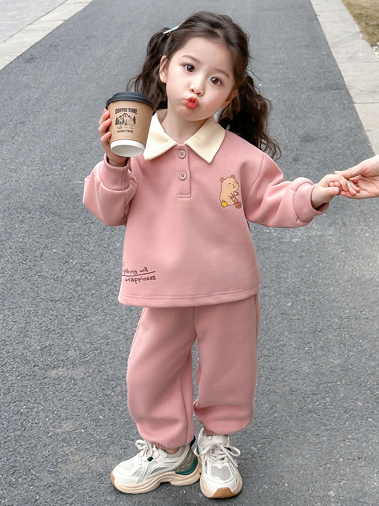 Annakids Koreya dəbli uşaq geyimləri brendi qızlar üçün payız və qış üçün yun astarlı idman kostyumu dəsti, iki ədəd polo yaxalıqlı sviter də daxil olmaqla.