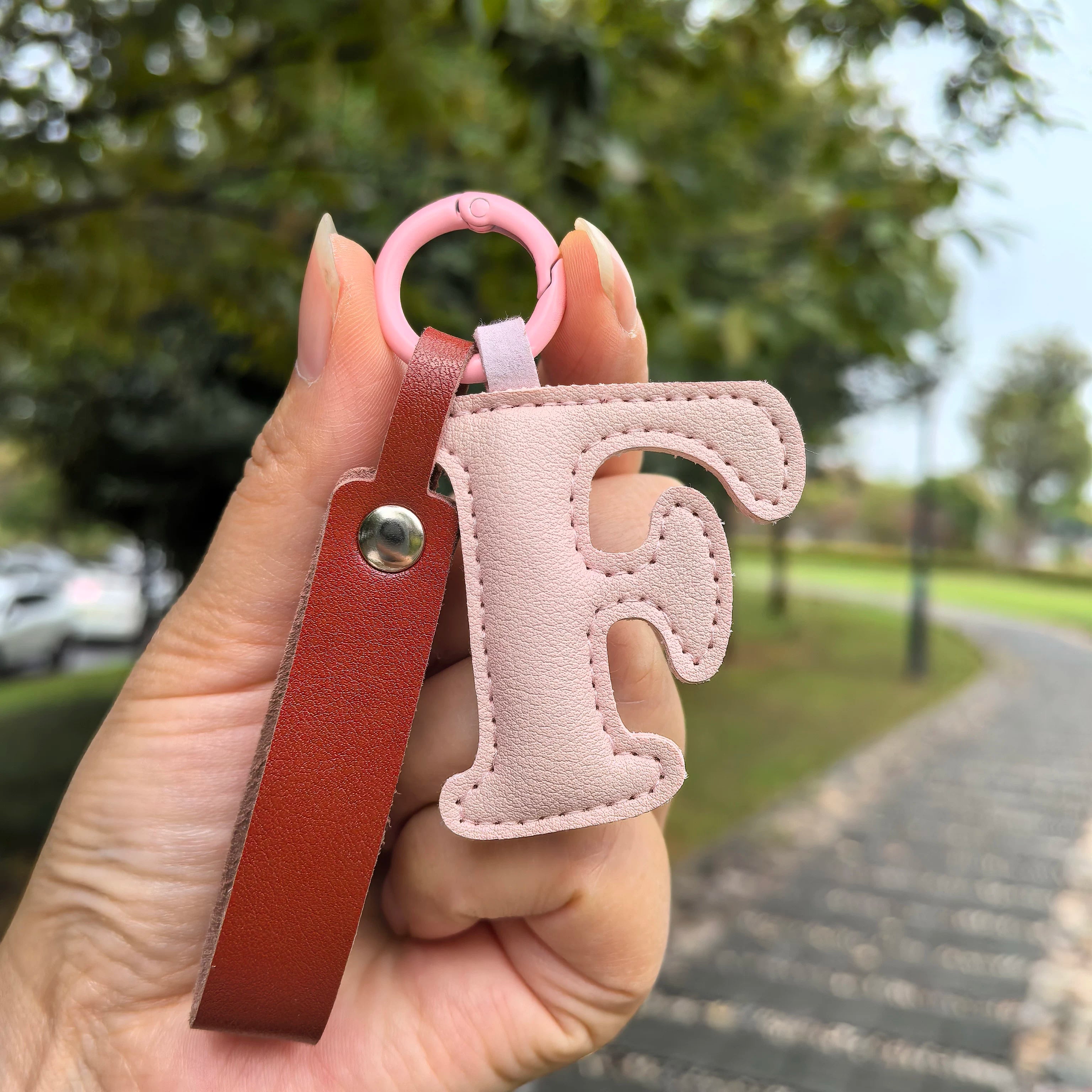 Şokoladlı İngilis hərfli açar zənciri avtomobil açar zənciri çantası aksesuarı mobil telefon cazibəsi ST