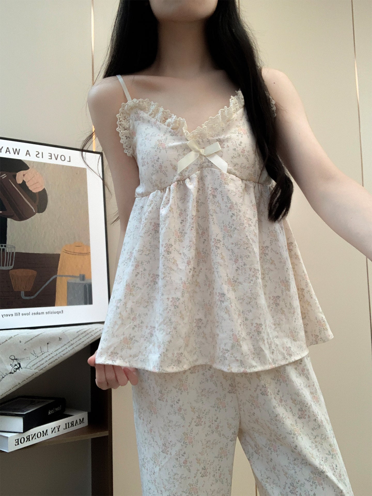 Döş yastıqları ilə yayda qadınlar üçün çiçəkli üç parçalı pijama, retro meşə üslubunda yüksək keyfiyyətli asma şalvar, yaz və payız ev geyimi