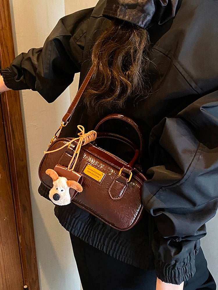 A high-end fashion niche Korean-style bag for 2025, elegant and versatile, can be worn over the shoulder, crossbody, in hand, or under the arm.