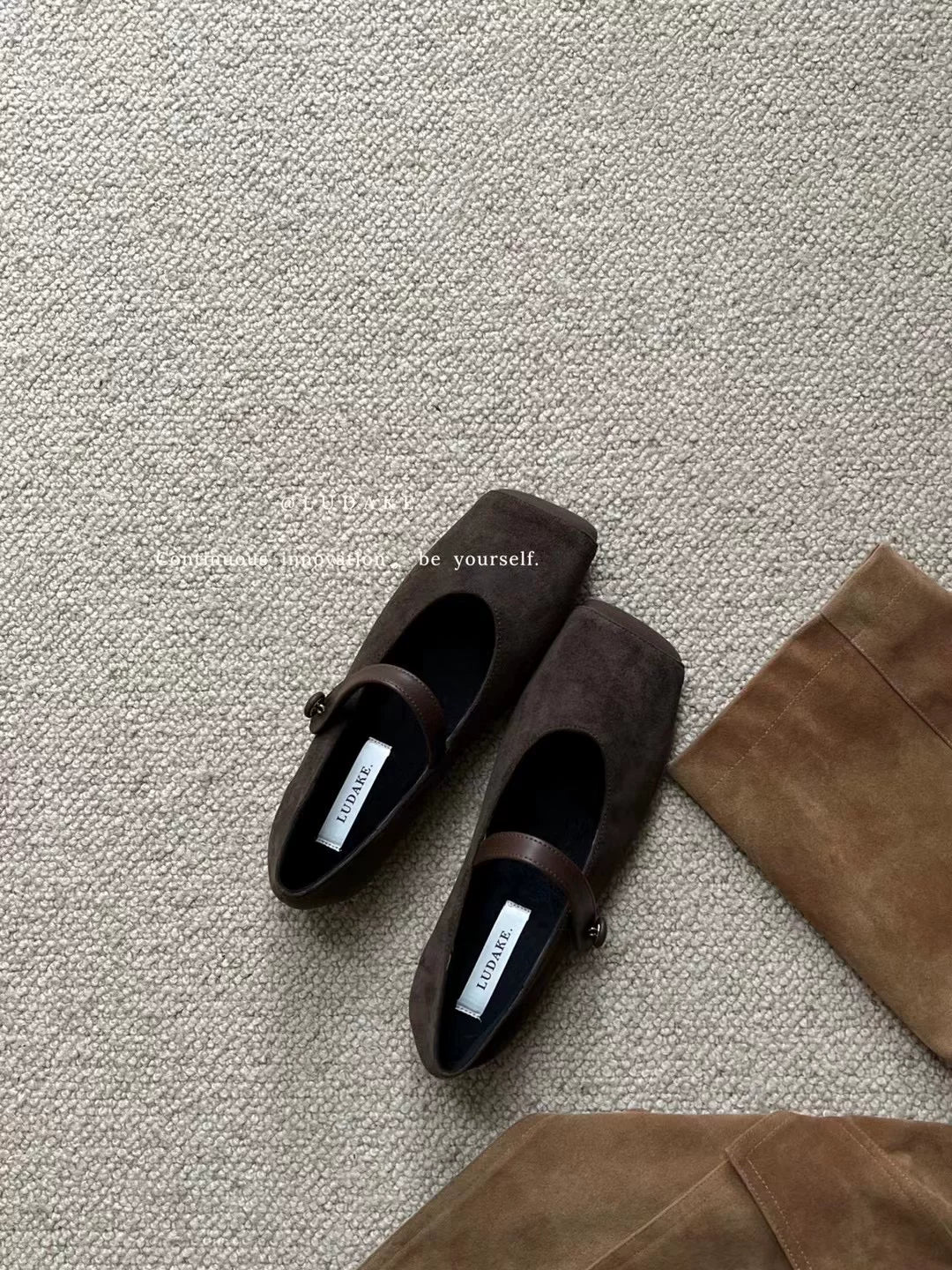 JINXINGQI Retro Zamşa Kvadrat Barmaqlı Mary Jane Ayaqqabıları, Kəmərli Qayışla - Fransız Qəşəng və Çoxfunksiyalı Düz Ayaqqabılar