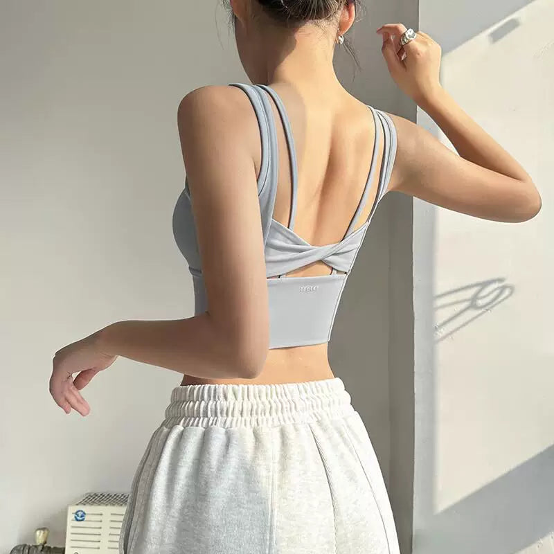 Fitnes qızları gözəl arxa idman büstqalteri zərbəyə davamlı təkanla qaldıran jilet, sarkma əleyhinə yoqa büstqalterinin xarici geyimi