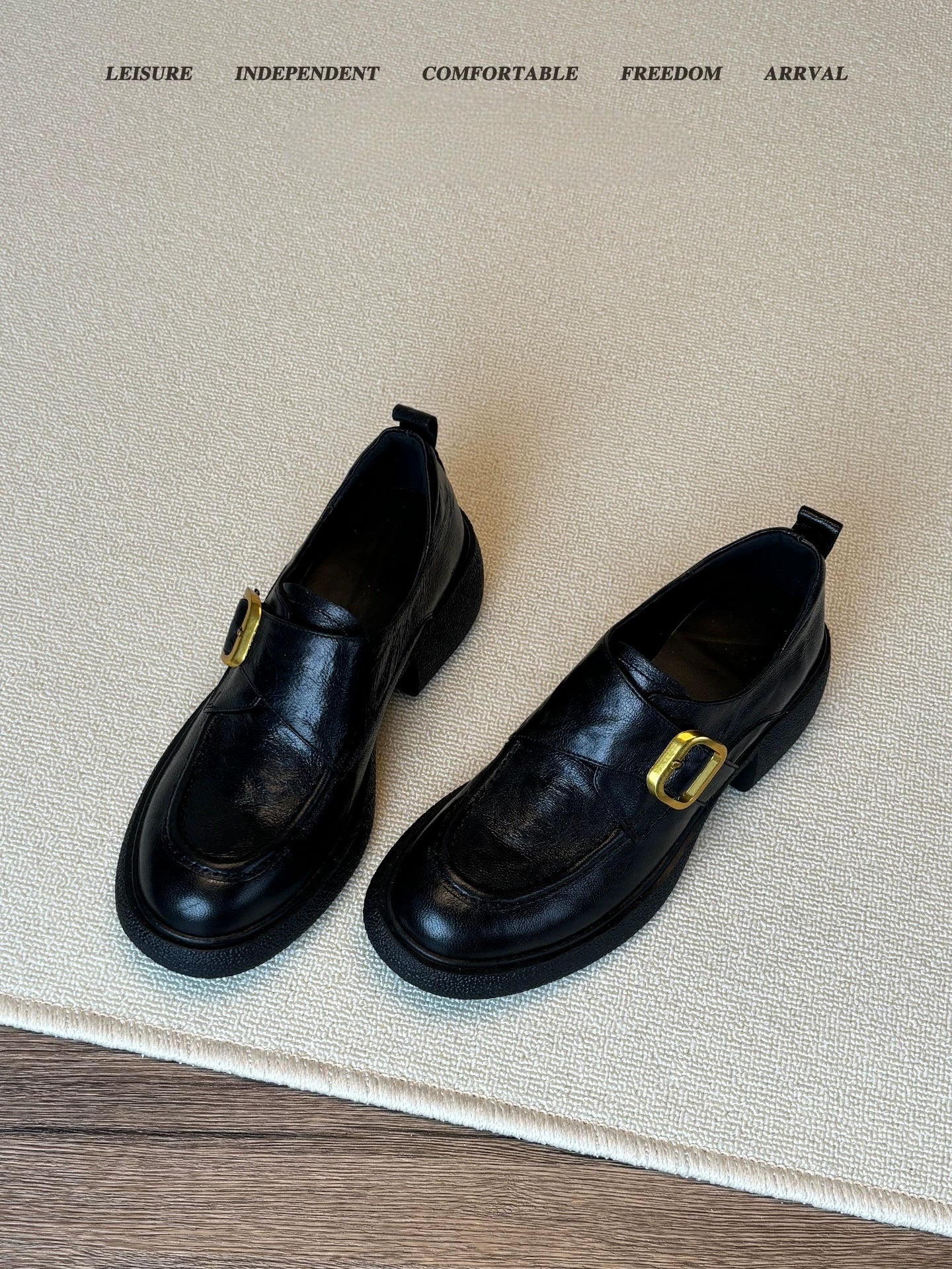 Qadınlar üçün orijinal dəri Britaniya üslubunda toqqalı loferlər, qalın dabanlı sürüşkən ayaqqabılar, vintage üslub, qalın daban, flis astar