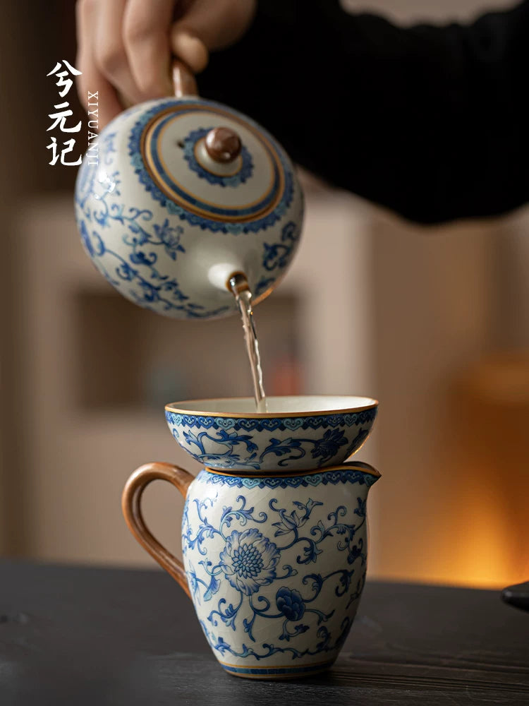 Mavi və ağ Ru sobası çay sızması çay filtri inteqrasiya olunmuş çay filtri mesh çay hazırlama artefakt çay ayırıcısı tam çiçəkli qızıl emaye ilə