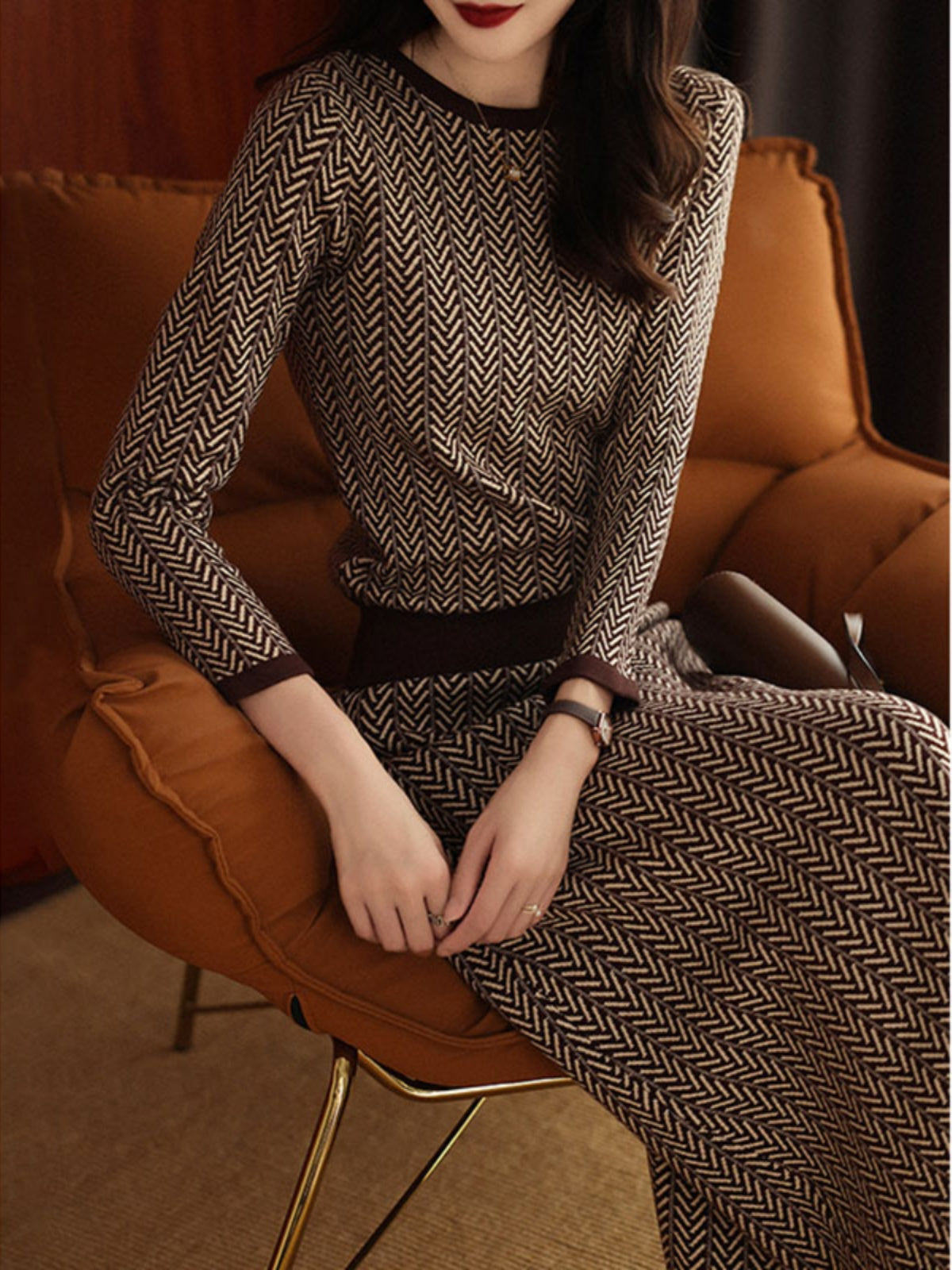 2025 Payız/Qış Yeni Stil, Dəbli, Gənc, Retro Üslublu Yüksək Zolaqlı Örgü Top və Ətək İki Hissəli Dəst