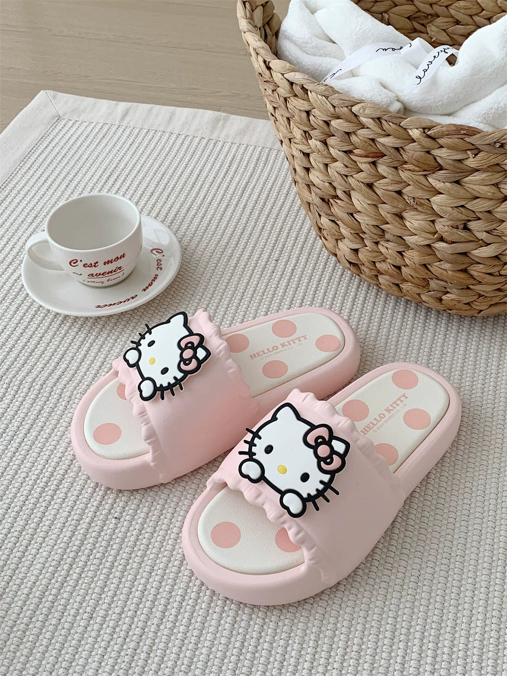 Qadınlar üçün gözəl Hello Kitty terliklərinin nazik zolaqları Sanrio birgə yay valideyn-uşaq açıq havada qapalı terlik