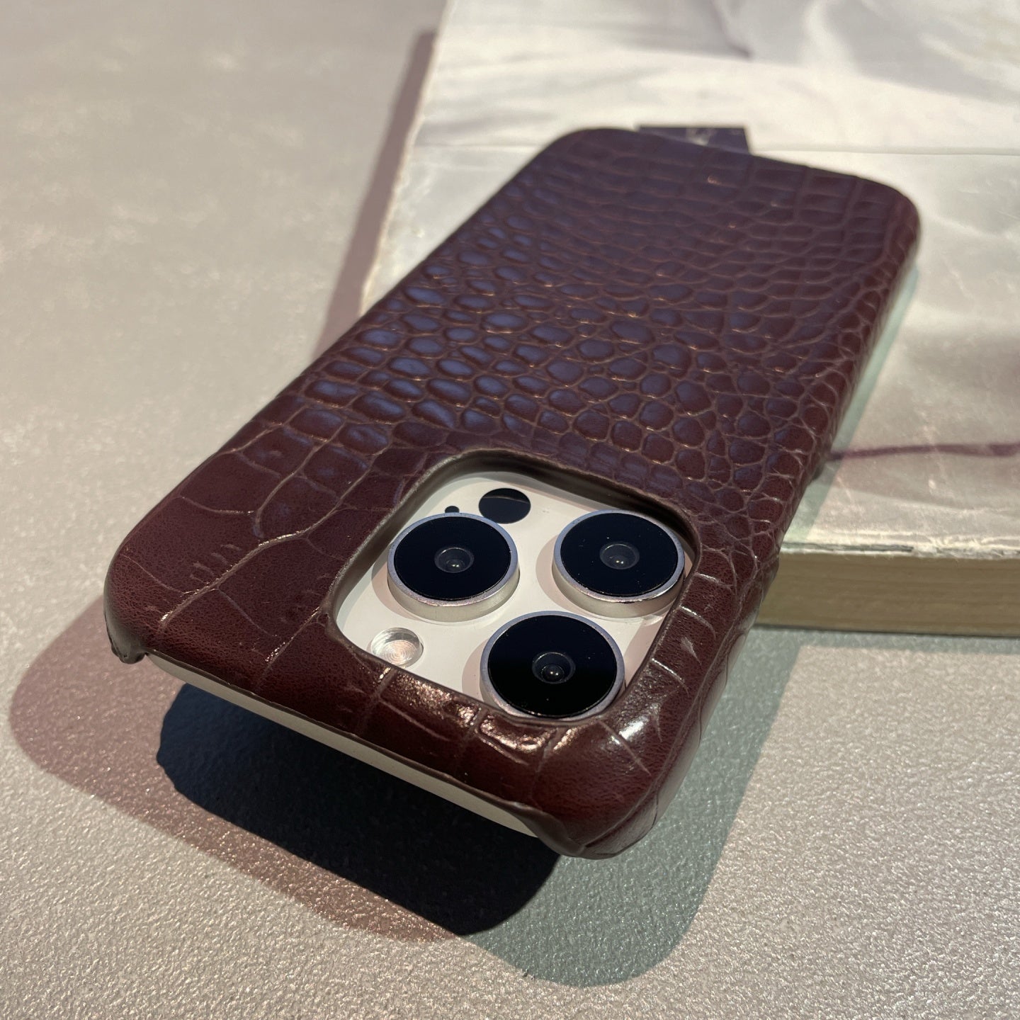 Apple iPhone 17, 16 Pro Max üçün yüksək keyfiyyətli tünd qəhvəyi timsah naxışlı korpus, yarı örtüklü, 15 Pro, 14 Pro, yeni 17 Pro Max, sadə dəri qoruyucu korpus