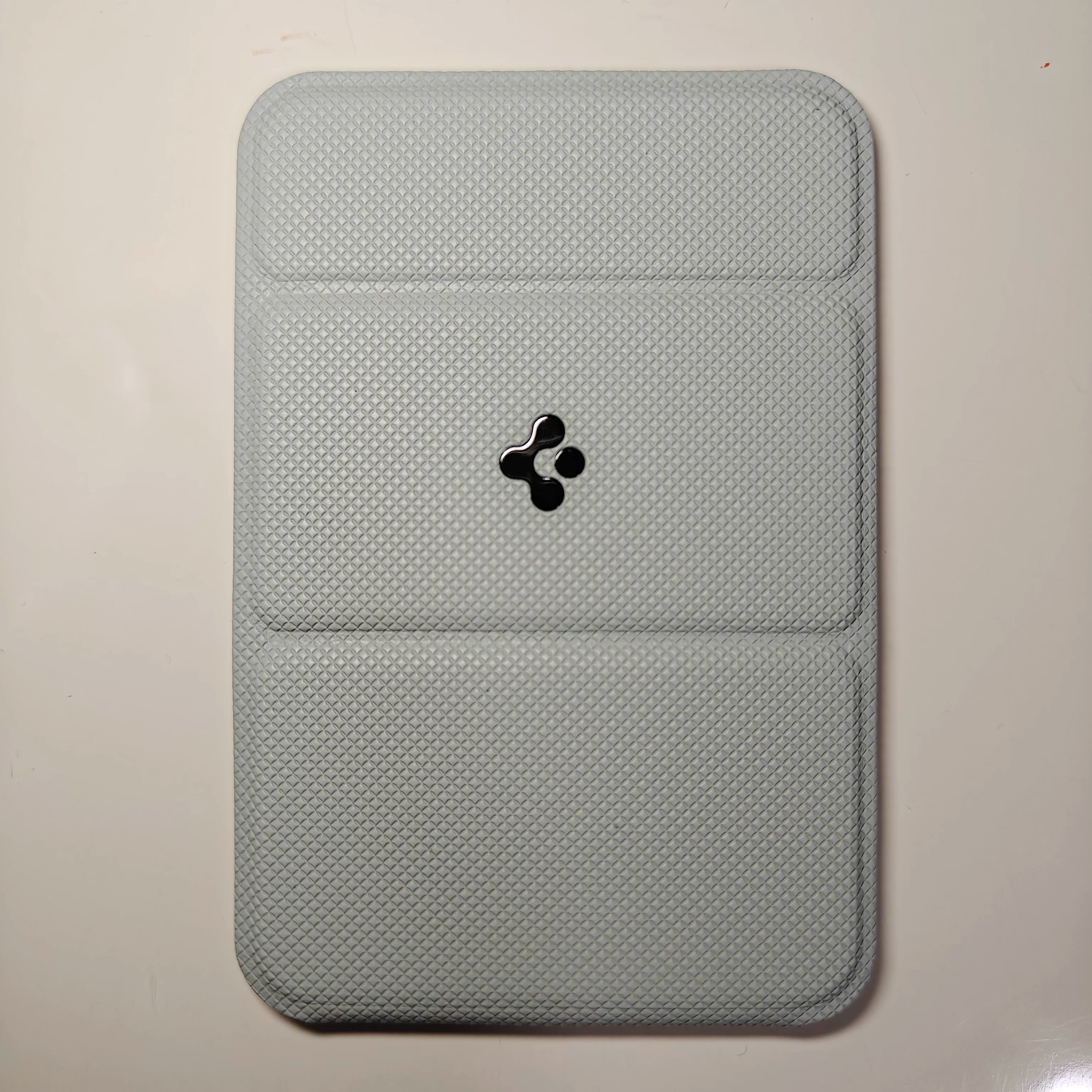 Apple iPhone 16/15/14/13 ilə uyğun Spigen maqnit kart tutacağı/telefon dayağı, portativ arxaya quraşdırıla bilən kart tutacağı.