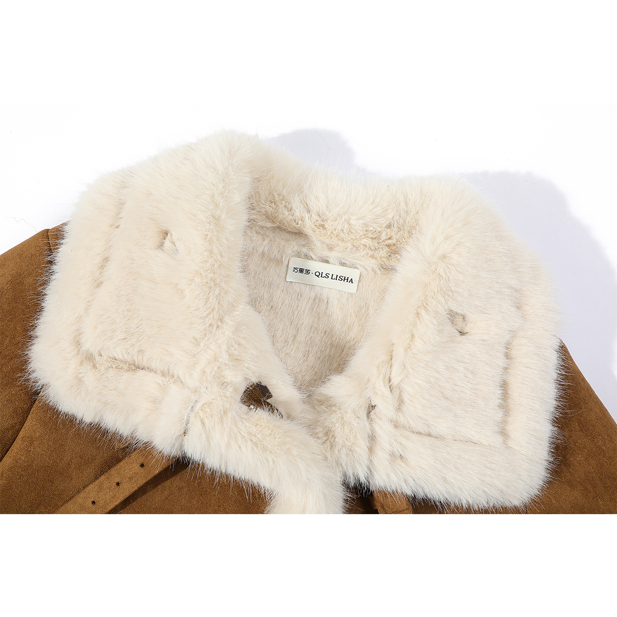 Cholisa-nın payız və qış üçün şık zamşa və quzu dərisindən hazırlanmış paltosu qısa, qalın və çox cəlbedici bir tərzdir.