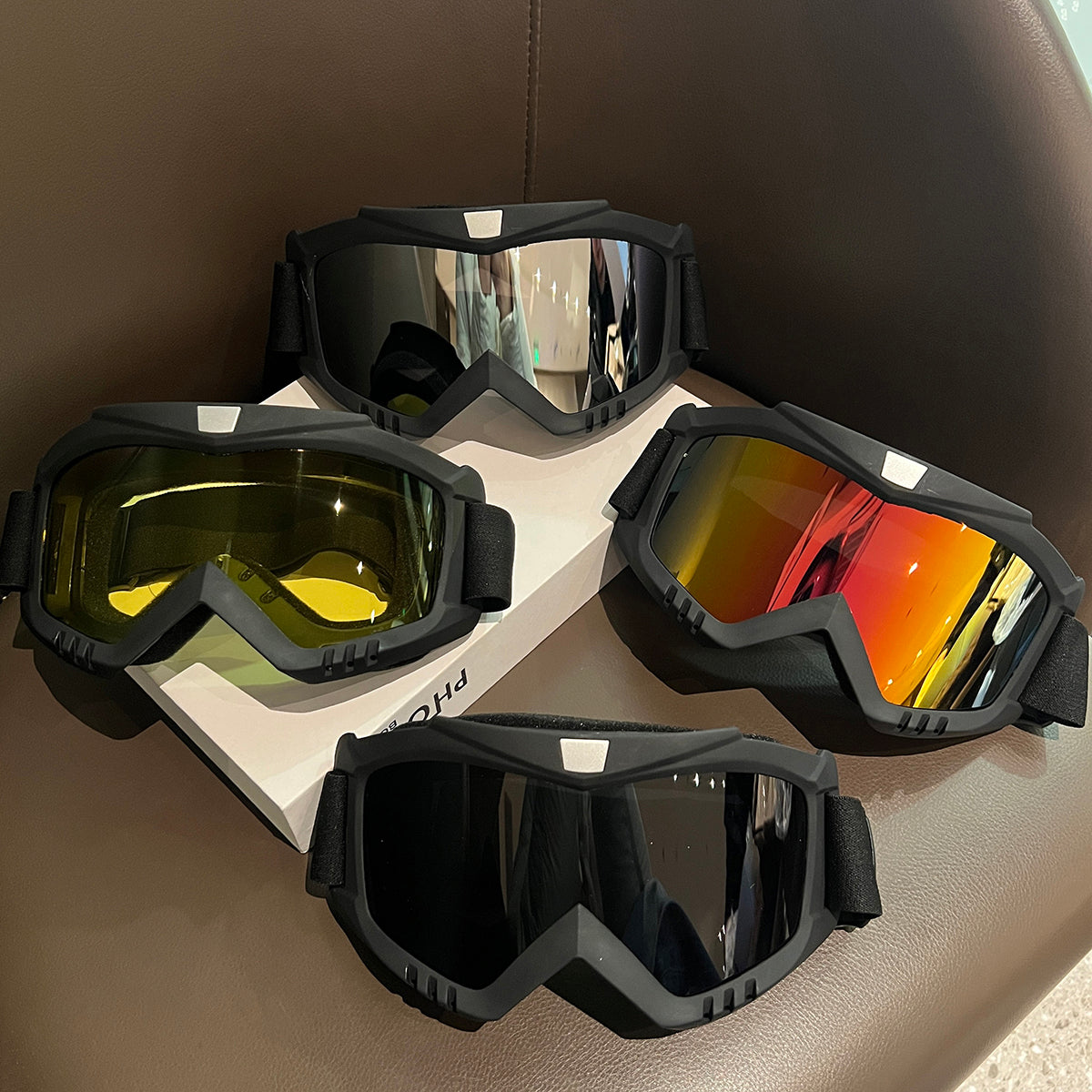 Xizək alpinist eynəkləri kişilər üçün miyopiya eynəkləri, açıq havada sürmə motosikletləri, külək keçirməyən və qum keçirməyən gün eynəkləri, ultrabənövşəyi şüalardan qorunma ilə taxıla bilər.