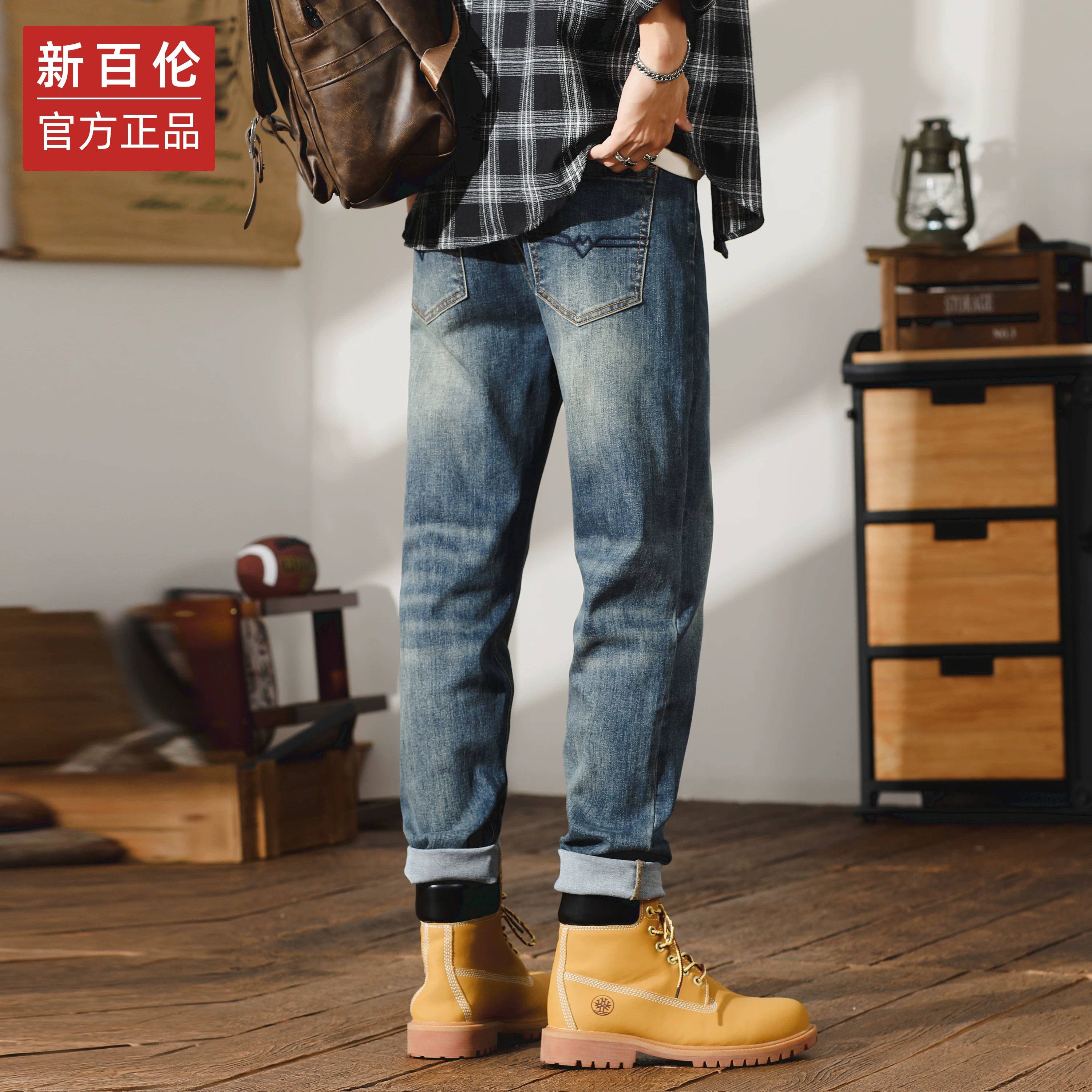 New Balance retro jeans for men, new fashion for fall 2025, wide, straight-leg, tapered casual pants, fall and winter fashion.