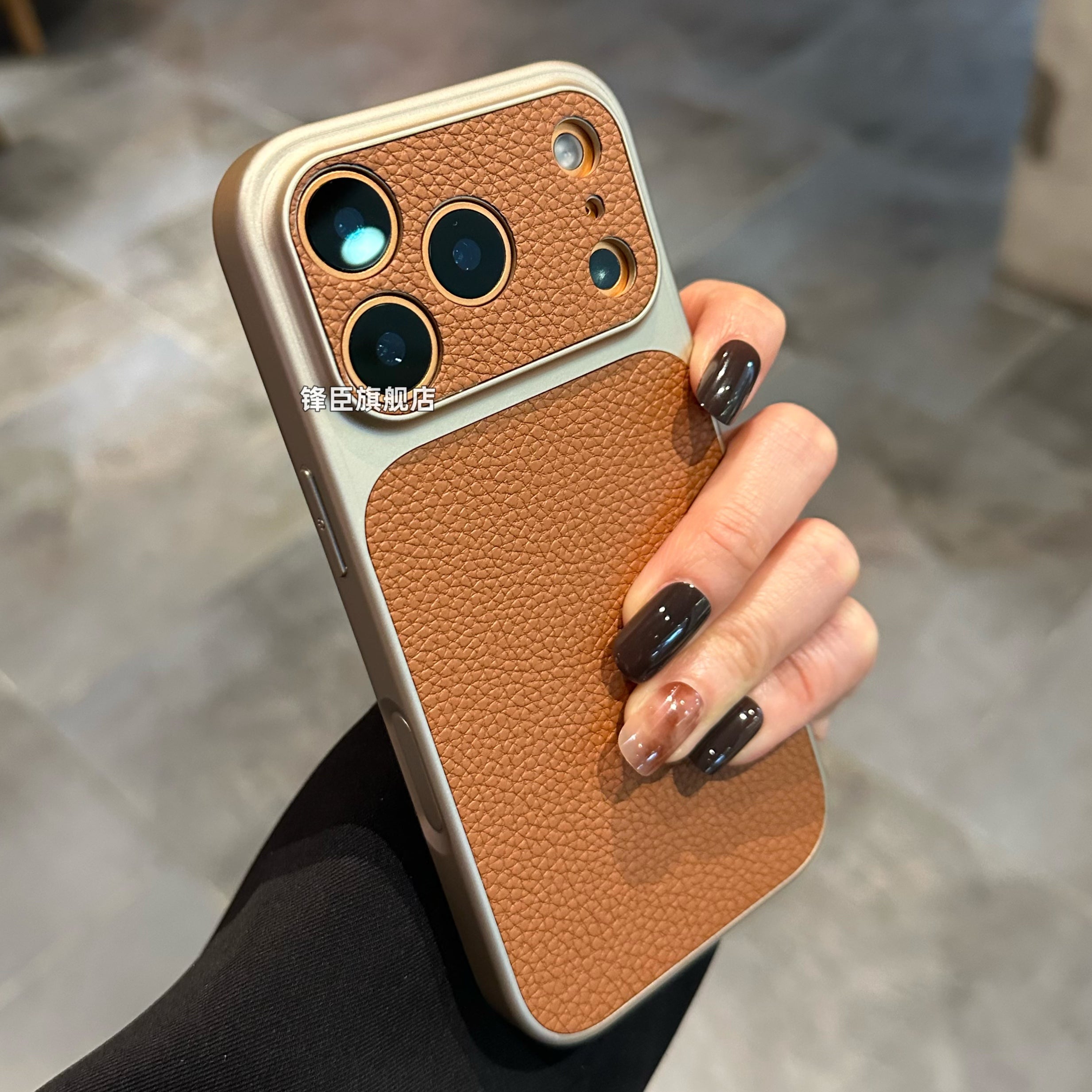 Yüksək səviyyəli şampan narıncı tikişli kontrastlı dəri naxışı iPhone17promax cib telefonu üçün uyğun yeni yaradıcı niş Apple 16promax ikinci genişləndirmə pəncərəsi 15 incə deşik hər şey daxil 14 moda
