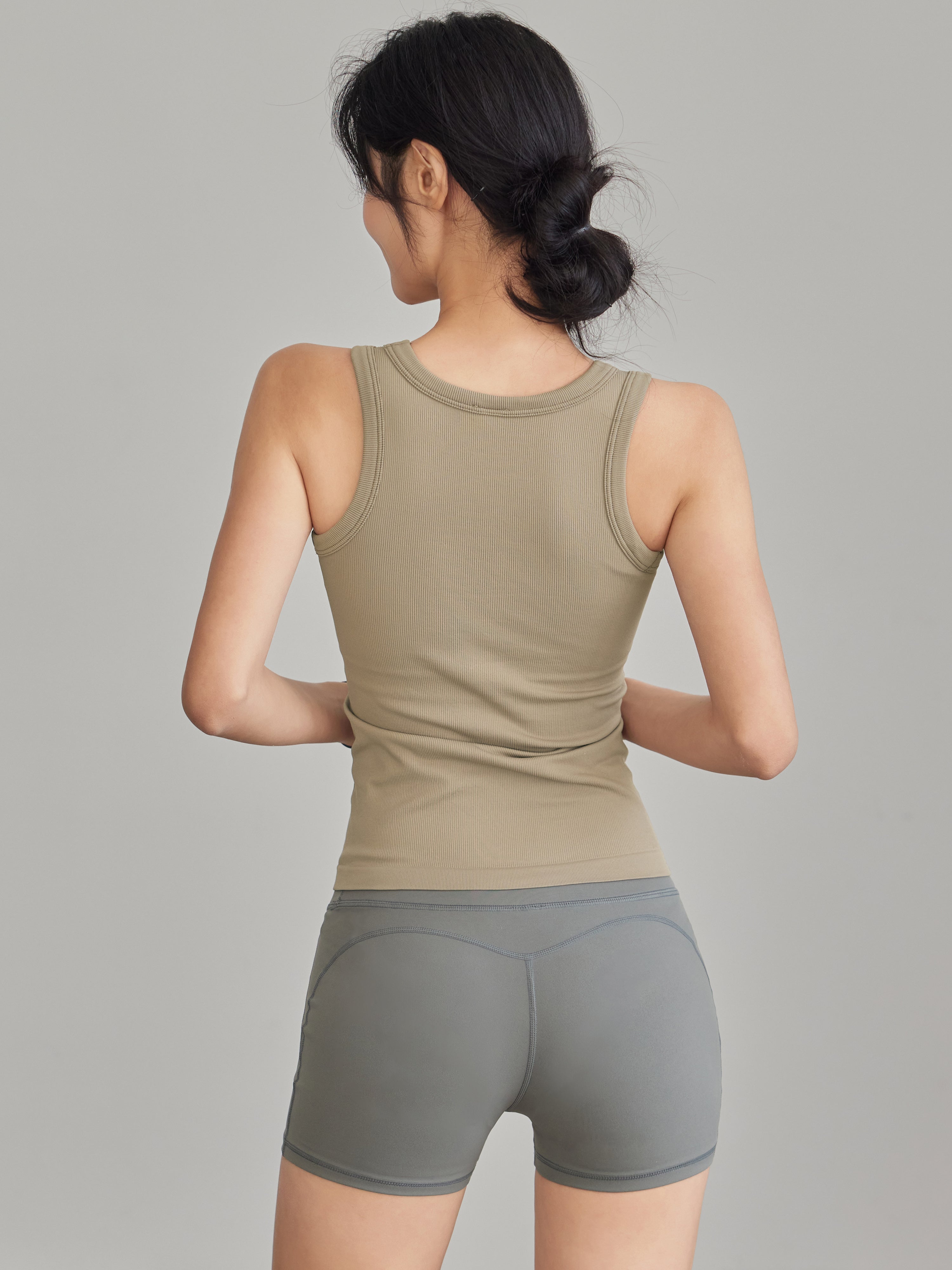 Yayda qadınlar üçün sinə yastiqciqlari, yoqa geyimi, qaçış, Pilates, arıqlama fitnes zirvələri olan Lan naxışlı uzun idman jileti