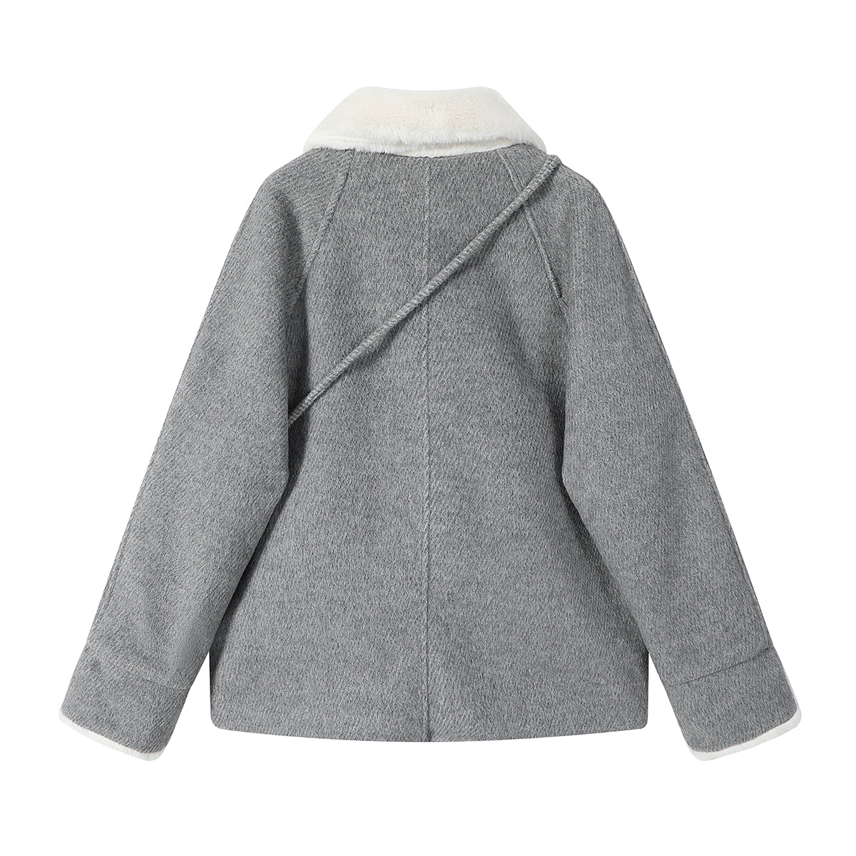 Cholisa-nın bu il qadınlar üçün məşhur olan quzu yun paltosu, zərif və zərif bir hiss yaradır, payız və qış üçün mükəmməldir.