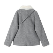 Cholisa-nın bu il qadınlar üçün məşhur olan quzu yun paltosu, zərif və zərif bir hiss yaradır, payız və qış üçün mükəmməldir.