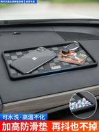 Avtomobil sürüşməyən döşəyi Yüksək temperatura davamlı Avto Avtomobil Dekorasiya Mərkəzi Konsolu Alət paneli Mobil Telefon Sabit Saxlama Məkanı Rezin Mat