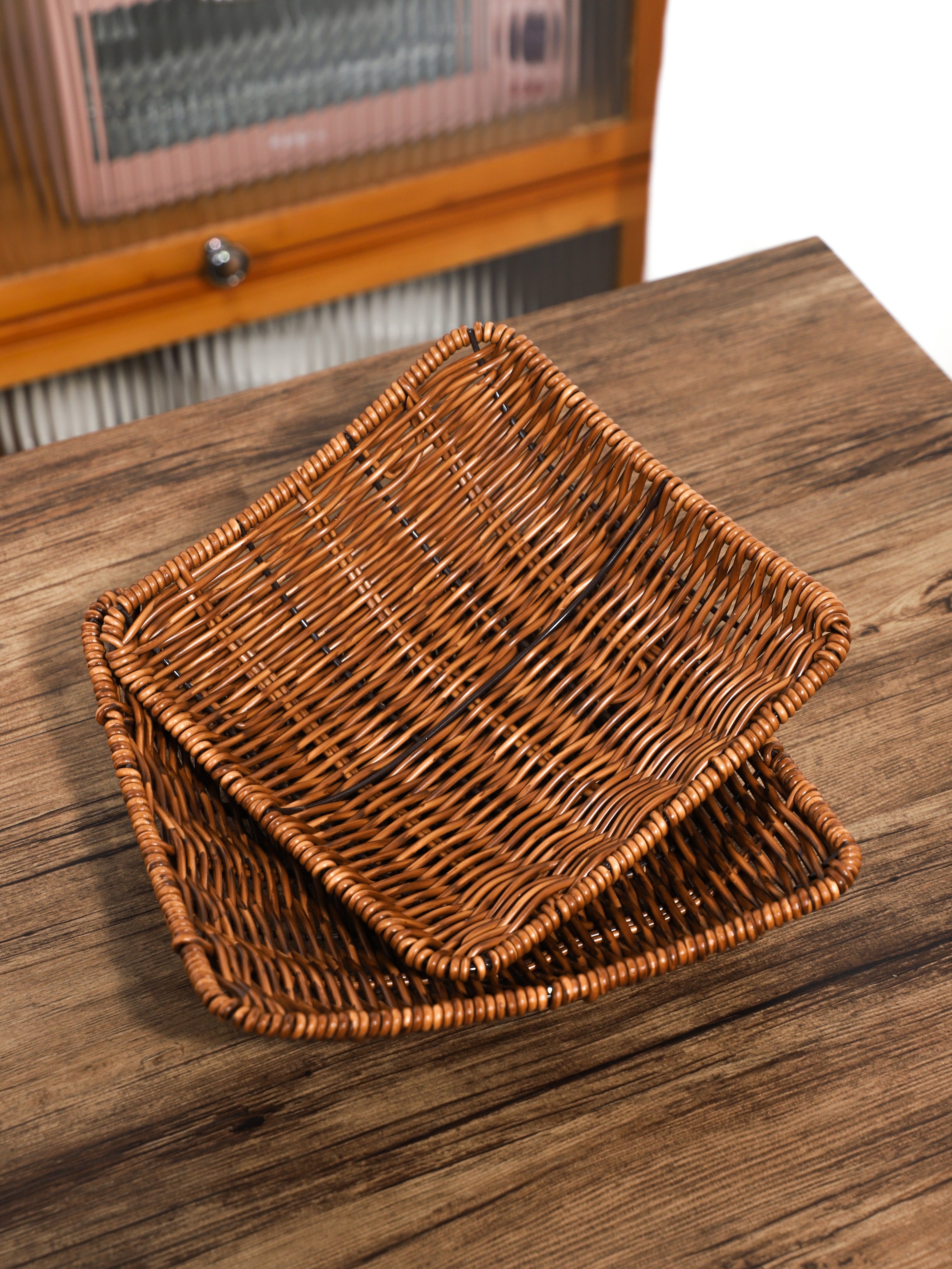 İmitasiya rattan qəlyanaltı səbəti, kartof qızartması boşqab, bulka, fıstıq, qovun toxumu, qəlyanaltı boşqab, qəlyanaltılar, buxarda hazırlanmış çörək səbəti, meyvə hövzəsi, tərəvəz səbəti