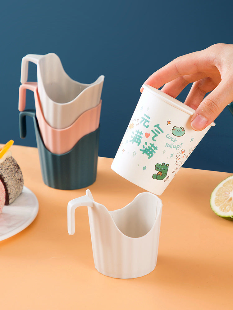 Məişətdə istifadə olunan birdəfəlik kağız stəkan tutacaqları, altı paketli, qalınlaşdırılmış plastik büzməli stəkan tutacağı, yanmağa qarşı izolyasiya edilmiş əl stəkanı qapağı altlığı