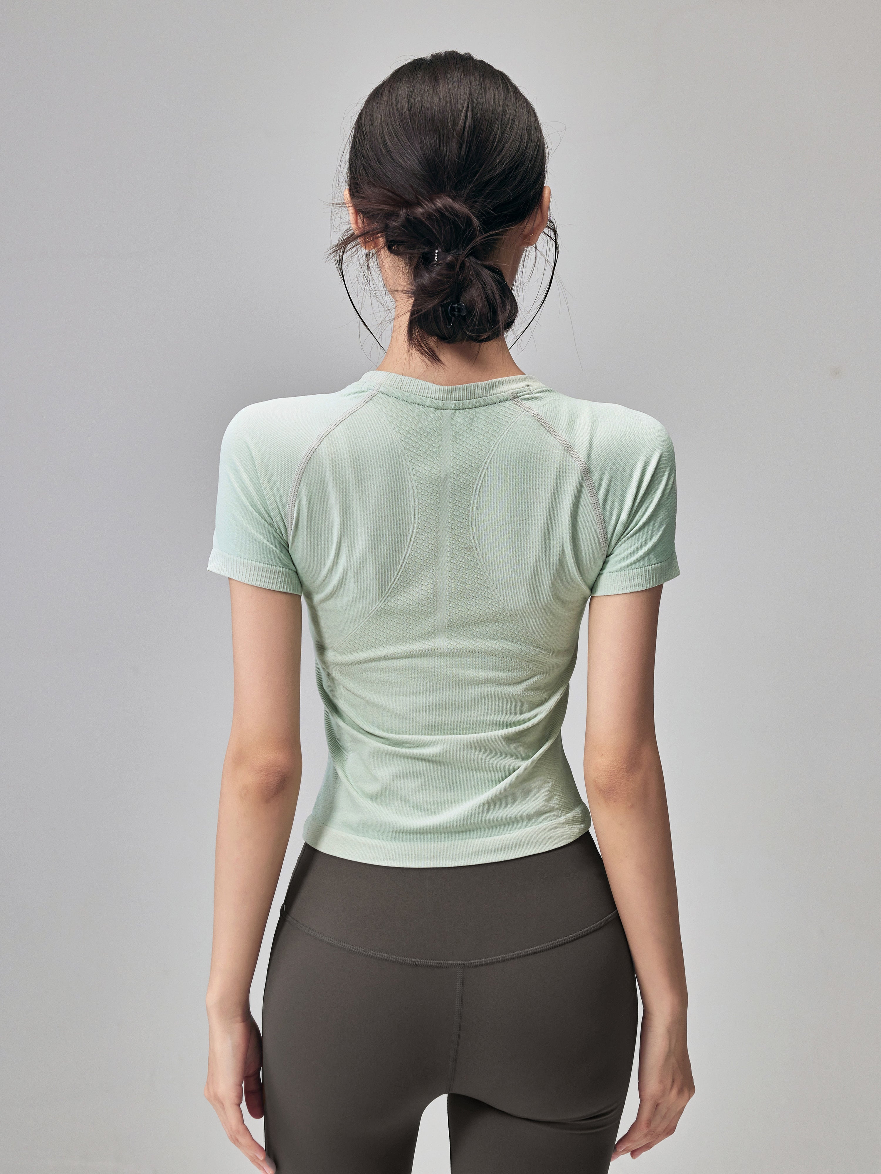 Fitness qız üçün nazik tez quruyan yoqa paltarı qısaqol, nazik uzanan idman top yay Pilates qaçış köynəyi