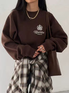 Avropa və Amerika üslubunda çaplı hərfli dairəvi yaxalı sviter