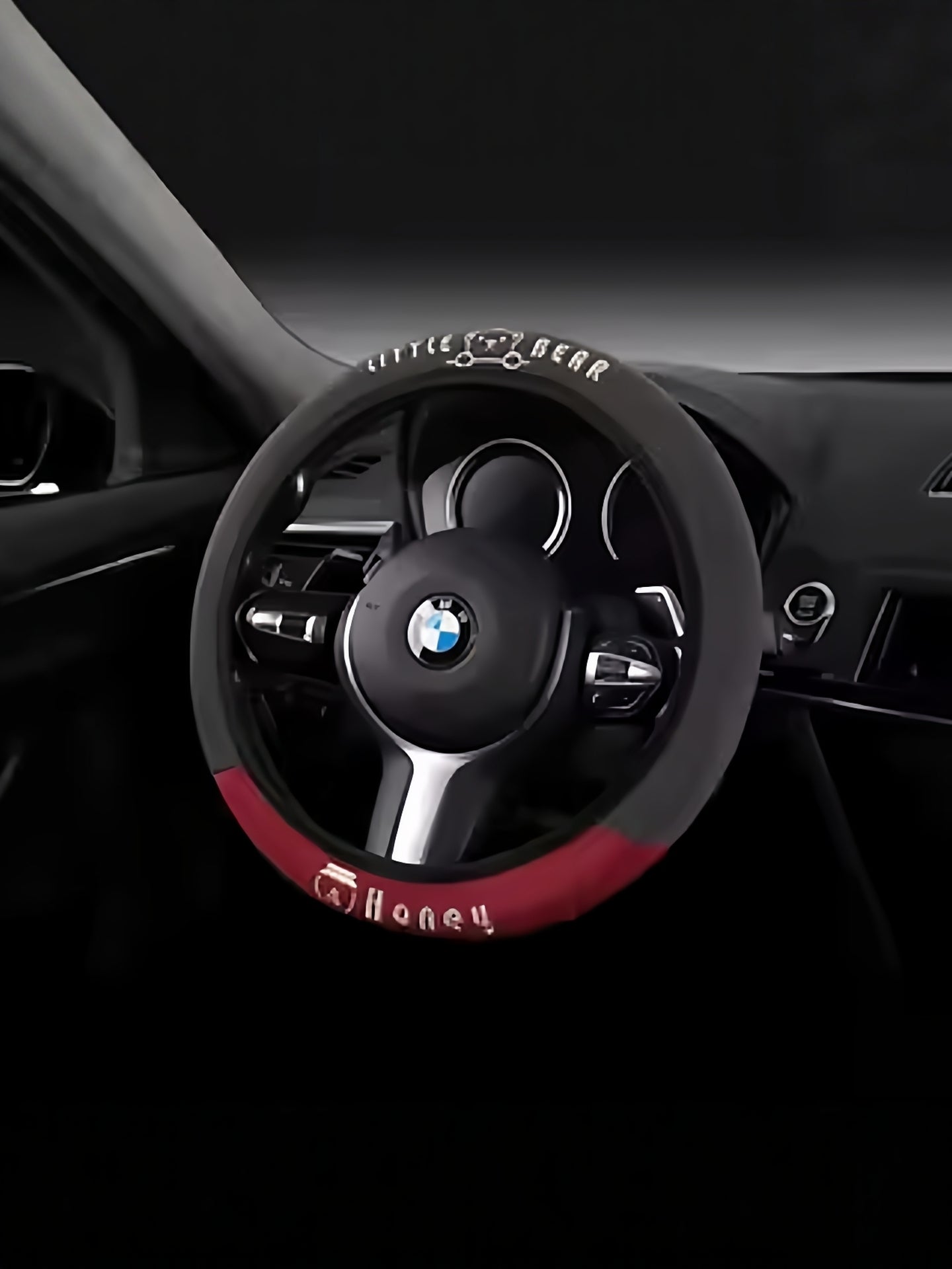 Yay buz ipək sükan çarxı örtüyü, şirin tikmə, təri udma, nəfəs alan, sürüşməyən, kirə davamlı, yüksək elastiklik, daxili halqasız avtomobil sükan çarxı örtüyü.