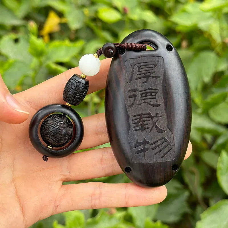 The Nissan Teana key rings made of sandalwood are compatible with the 14th generation Sylphy, X-Trail, Patrol, Qashqai and Murano.