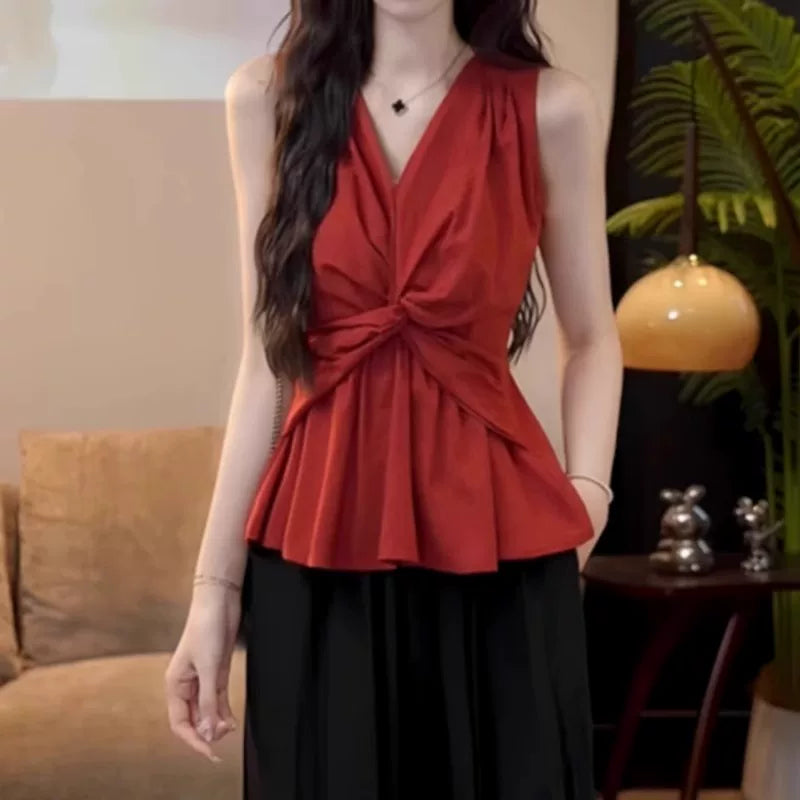 Qadınlar üçün böyük ölçülü fransız üslubunda düyünlü V-yaxalı köynək, yay şık və zərif, nazik oturan qolsuz top.