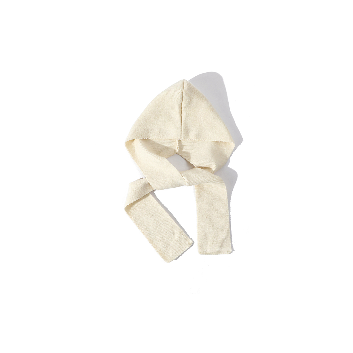 Cholisa-nın payız və qış üçün dəbli və özünəməxsus qırmızı zolaqlı qısa toxunma sviteri bu il dəbdədir.