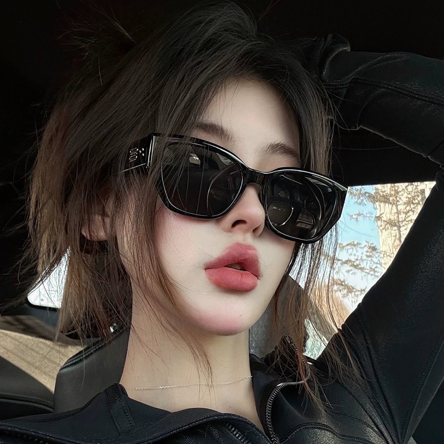 Qadınlar üçün retro pişik gözü qütblü günəş eynəklərinin Koreya versiyası, yüksək səviyyəli, anti-UV kölgəsi, üz göstərən, kiçik qara yay günəş eynəyi