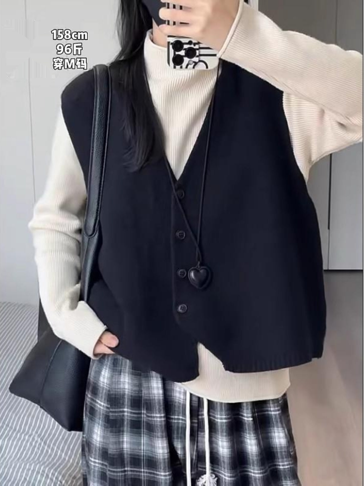 Böyük ölçülü qadın üçün zərif toxunma jilet, boş formalı, qat-qat, qolsuz hırka, hırka, üst geyimi.