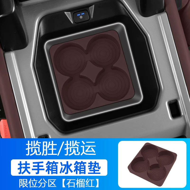 2023-2025 Land Rover Range Rover Sport Executive Edition modellərinə aiddir: Qoltuqaltı saxlama qutusu, mərkəzi konsol saxlama qutusu və əlcək qutusu.