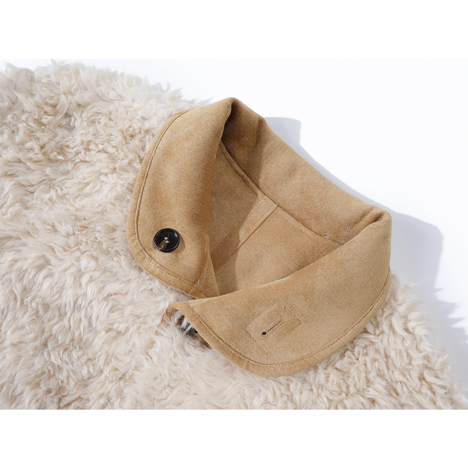 Cholisa-nın qadınlar üçün super şirin payız/qış zamşa paltosu, quzu yunundan hazırlanmış, geri çevrilə bilən, orta uzunluqlu model.