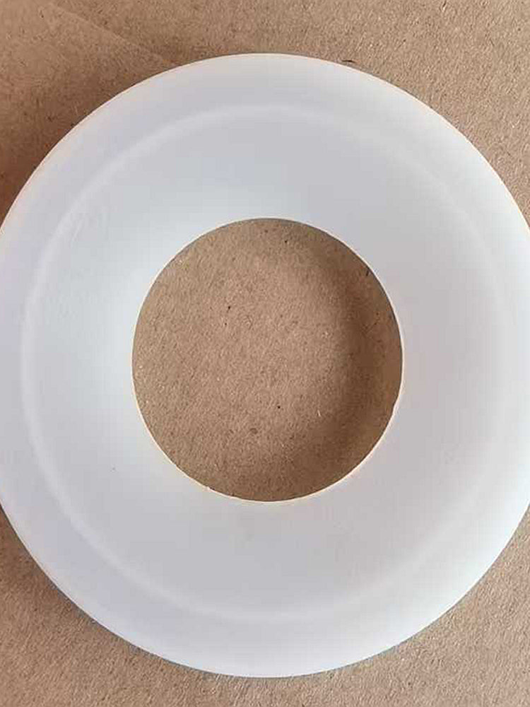Silikon qapaq Orta xarici diametrdə deşik olan yumşaq silikon qapaq 9.6CM daxili diametri 4.5CM silikon qapaq