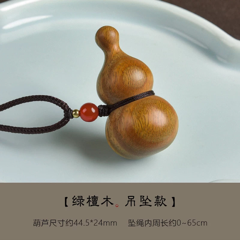 Bənövşəyi səndəl ağacından hazırlanmış balqabaq avtomobil açar zənciri, yaşıl səndəl ağacından hazırlanmış sülh və bəxt kulonu, kişilər və qadınlar üçün yaradıcı portativ zərgərlik.