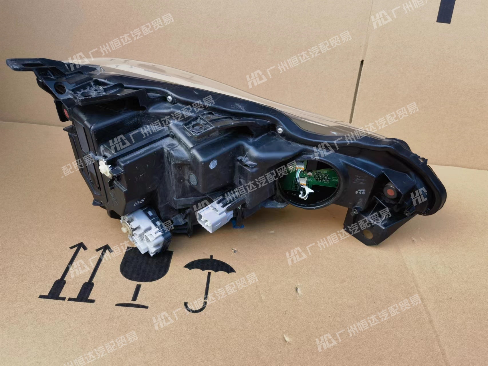 Subaru BRZ və Toyota 86-nın yeni yüksək spesifikasiyalı modellərinin təkmilləşdirilməsi/modifikasiyası üçün uyğun LED fara dəsti.