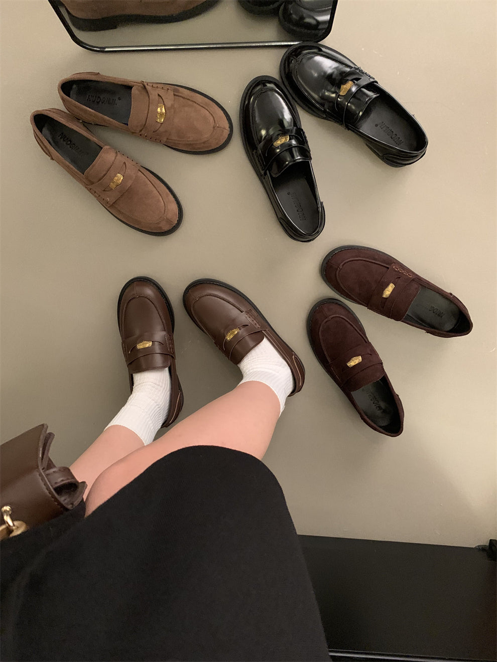 Yun astarlı qəhvəyi qızılı sikkə mokasinlər, payız və qış mokasinləri, qara rəngli tək ayaqqabılar, qadın ayaqqabıları, Britaniya üslubunda dəri ayaqqabılar