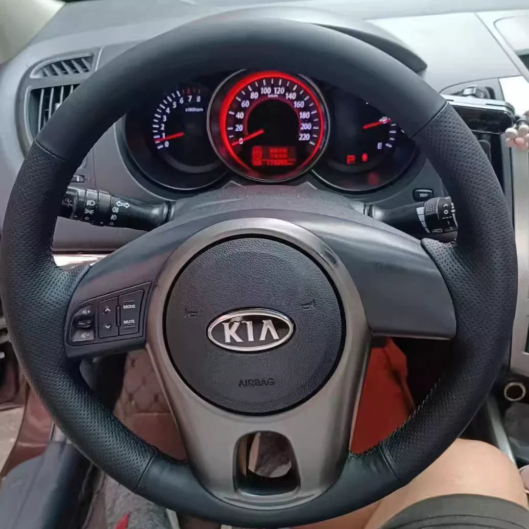 Kia Forte Soul sükan örtüyü, əl ilə tikilmiş orijinal dəri, 2009/2012/2018 model Forte Soul üçün xüsusi sükan örtüyü.
